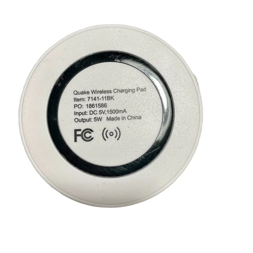 Poshmark Quake Wireless Charging Pad 5W White Qi Charger 7141-11BK with Cable